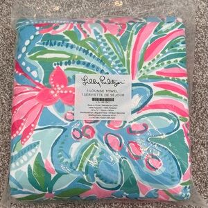 NWT Lilly Pulitzer Microfiber Lounge Towel 40” x 72”